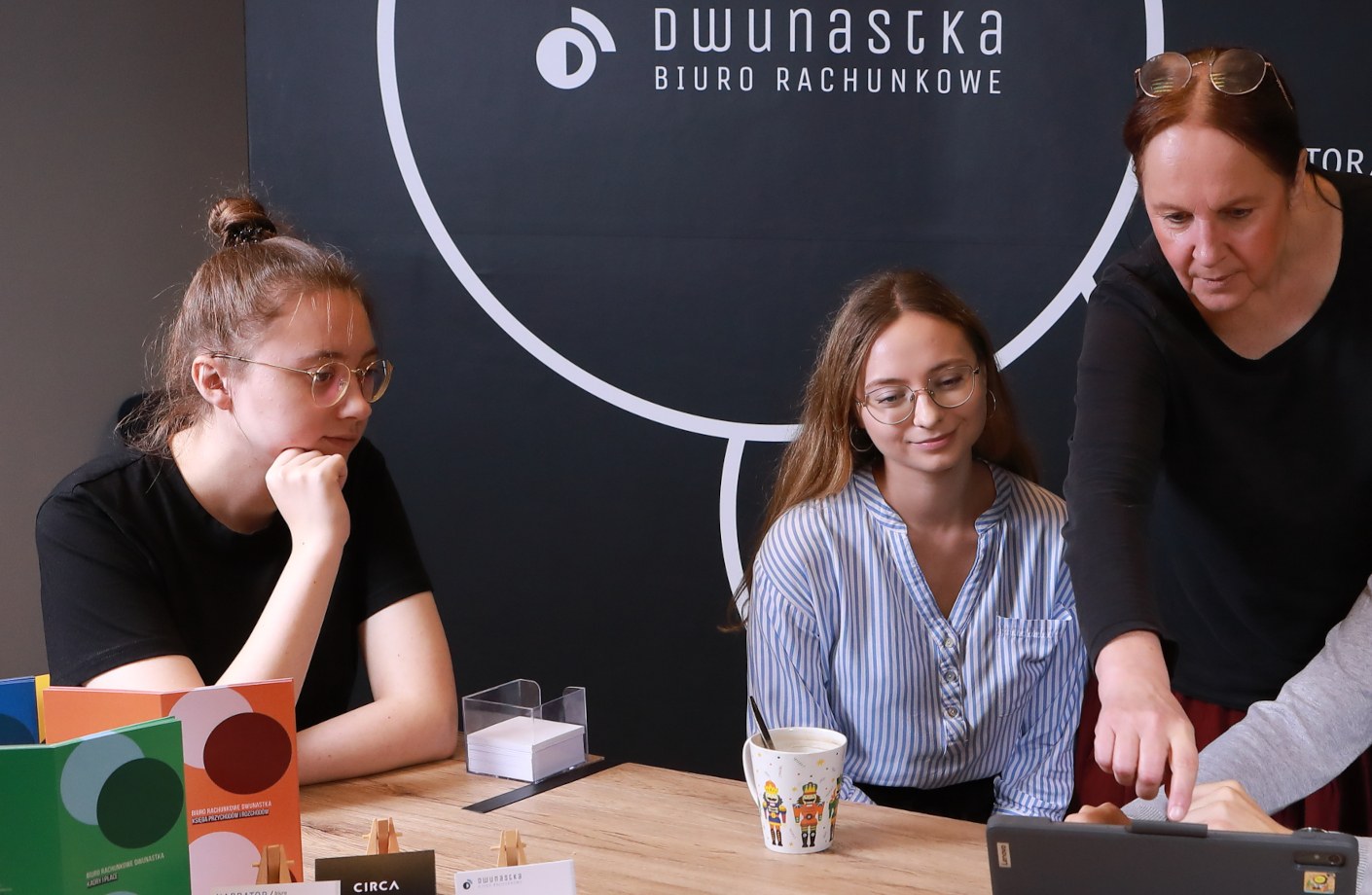 Zespół Biura Rachunkowego Dwunastka przy pracy
